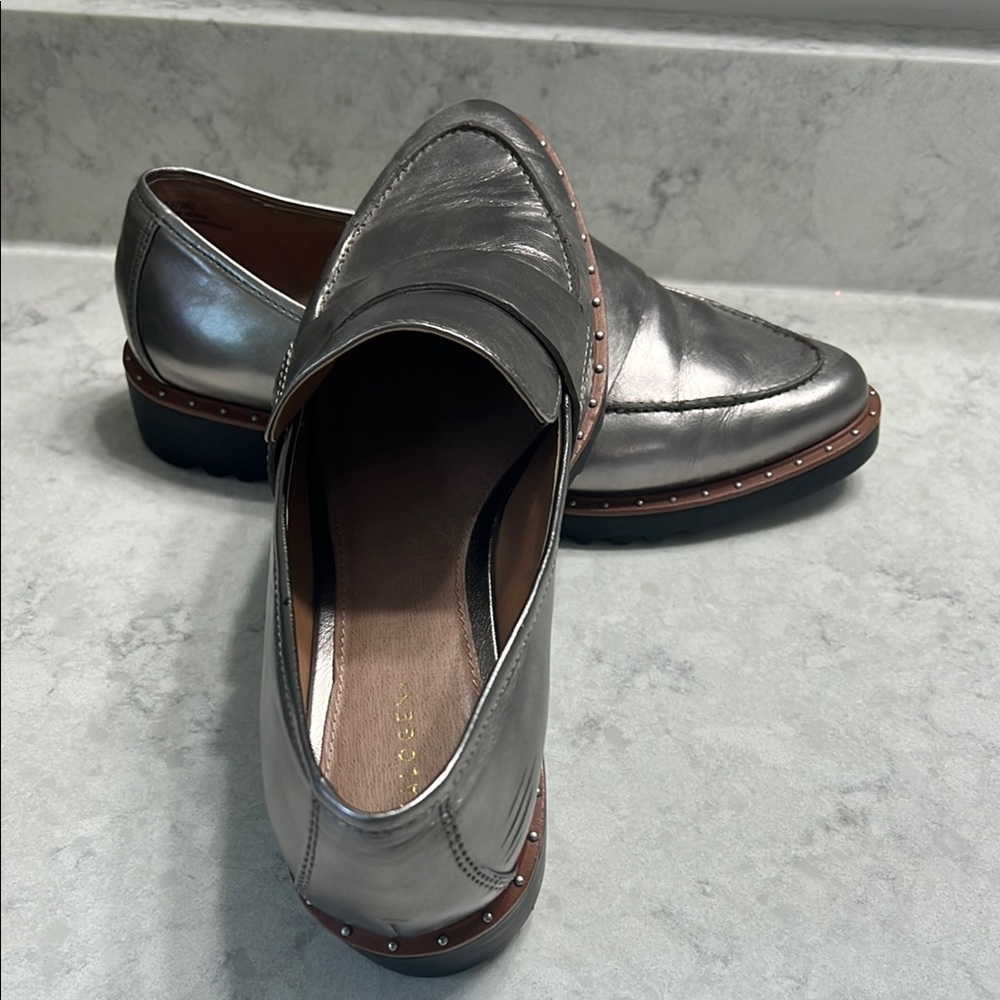 Halogen Women’s silver loafers